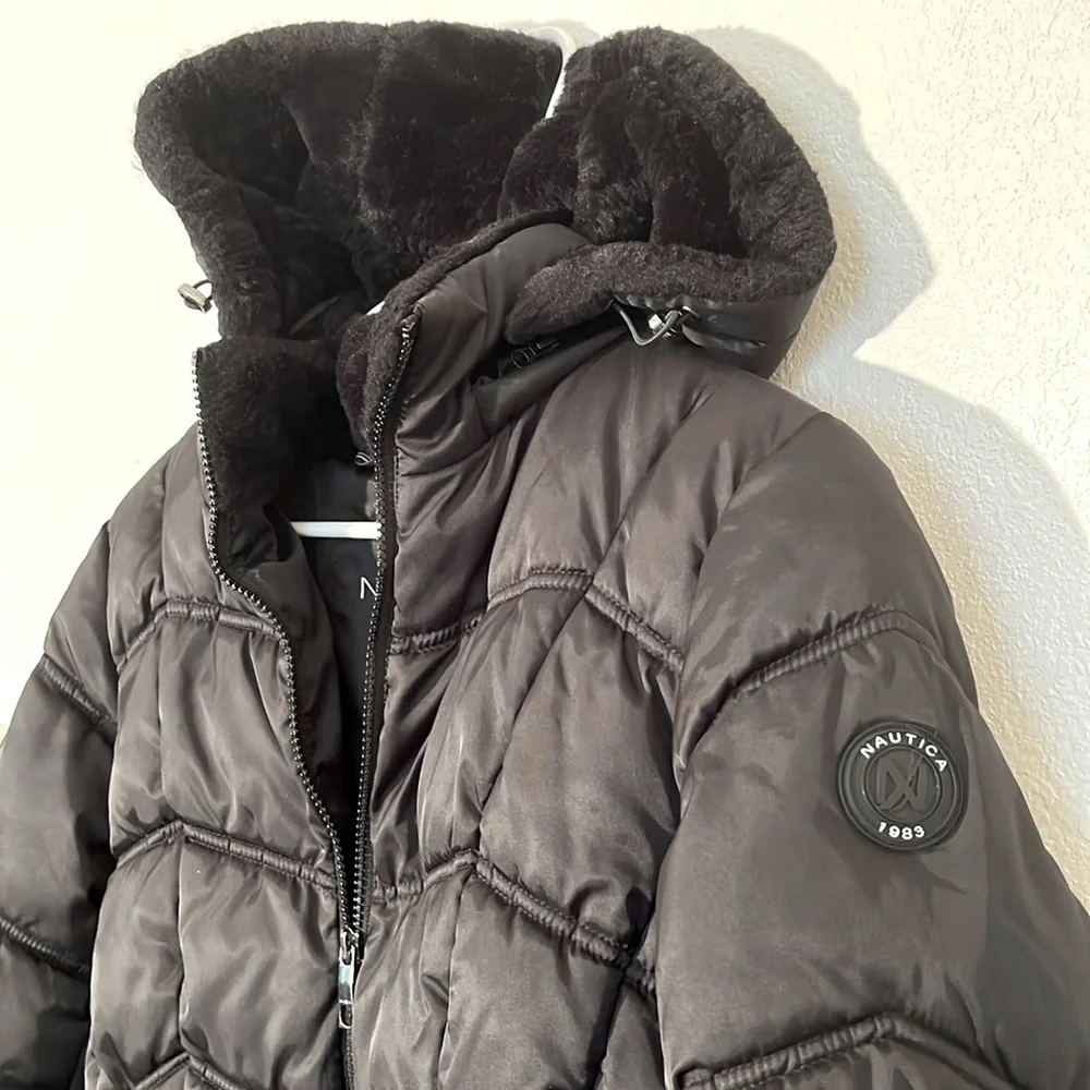 Nautica Black Puffer Jacket, Water Resistant, Size Medium, Like New - Picture 5 of 14